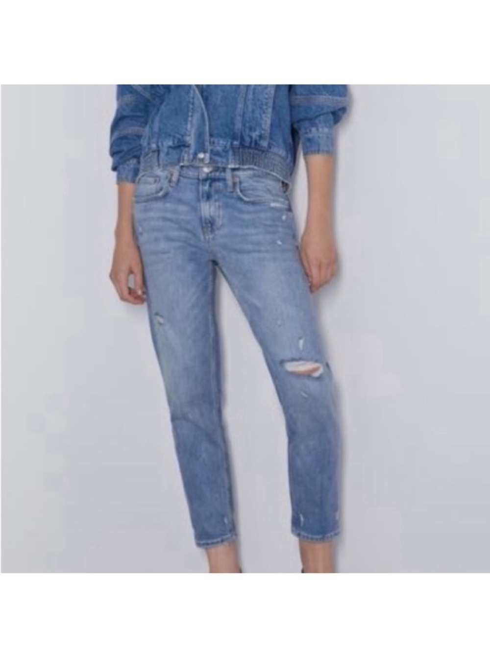 Zara Straight Cut Jeans Size 8 Distressed Medium Wash